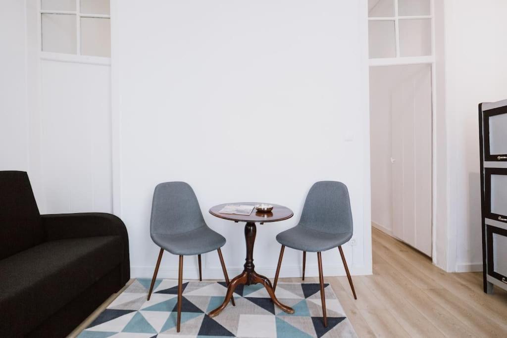 3 Apartment *